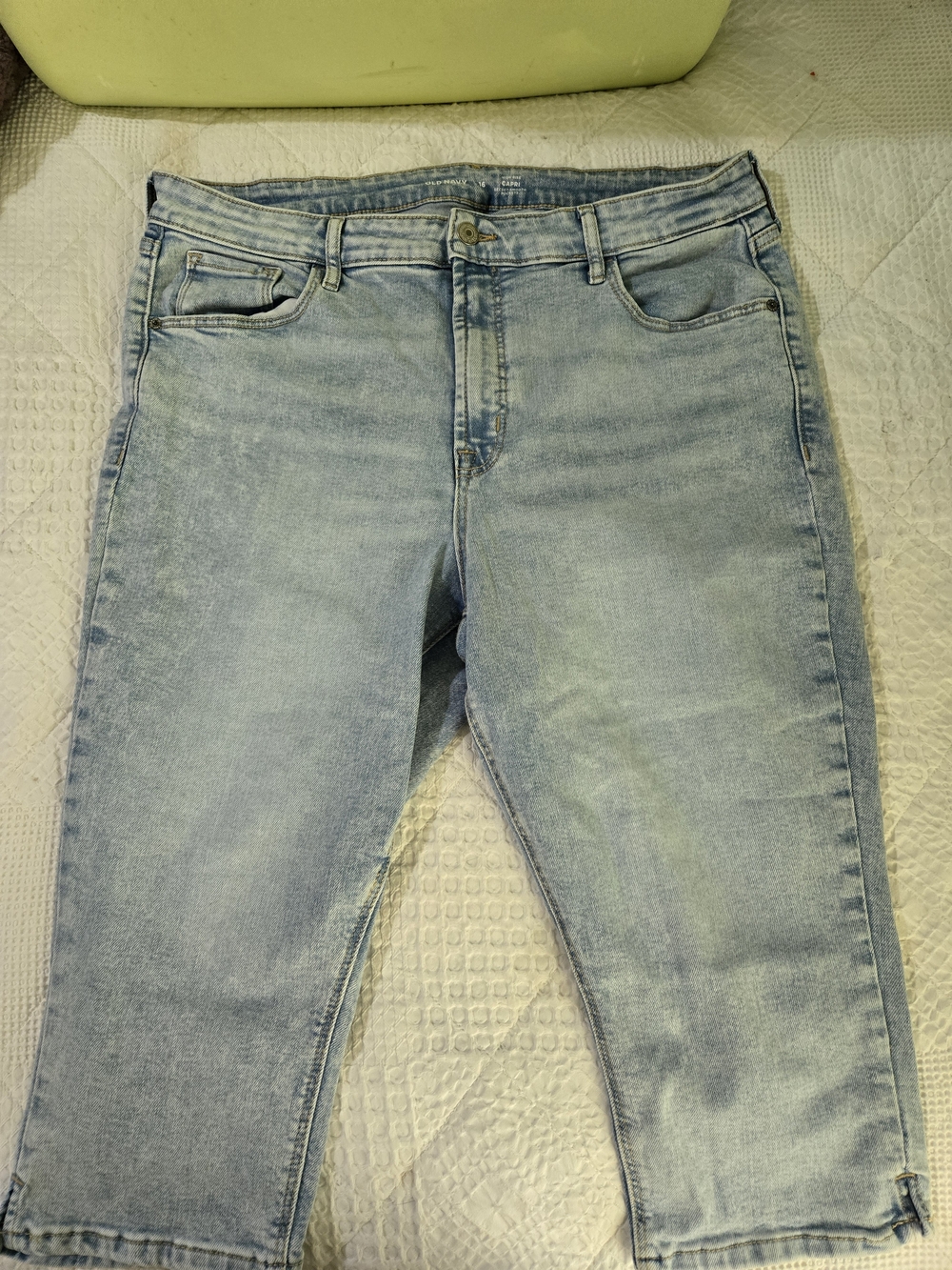 Old Navy High-Rise Secret Smoothing Pickets Capris Light Blue Denim